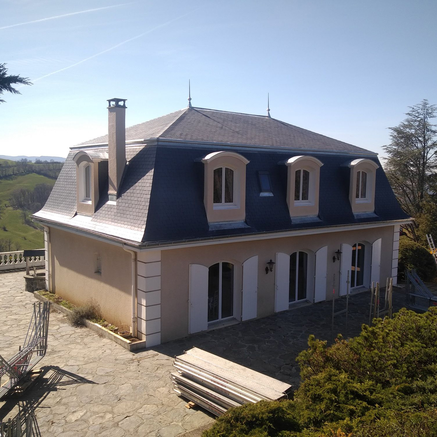 spécialistes dans la couverture zinguerie et cuivre terrasse à tasseaux, bardages